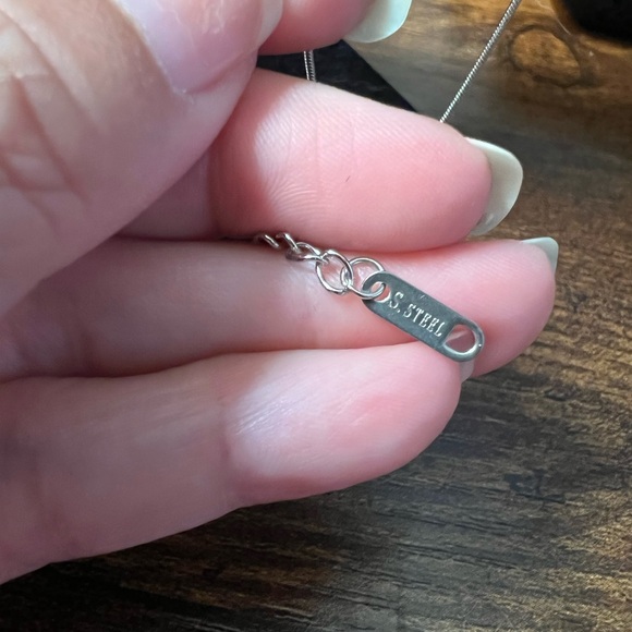 New Stainless Steel Heart Pendant Necklace - Picture 3 of 4